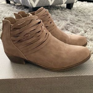 Maurices Medium Brwn Faux Leather Booties Sz 10